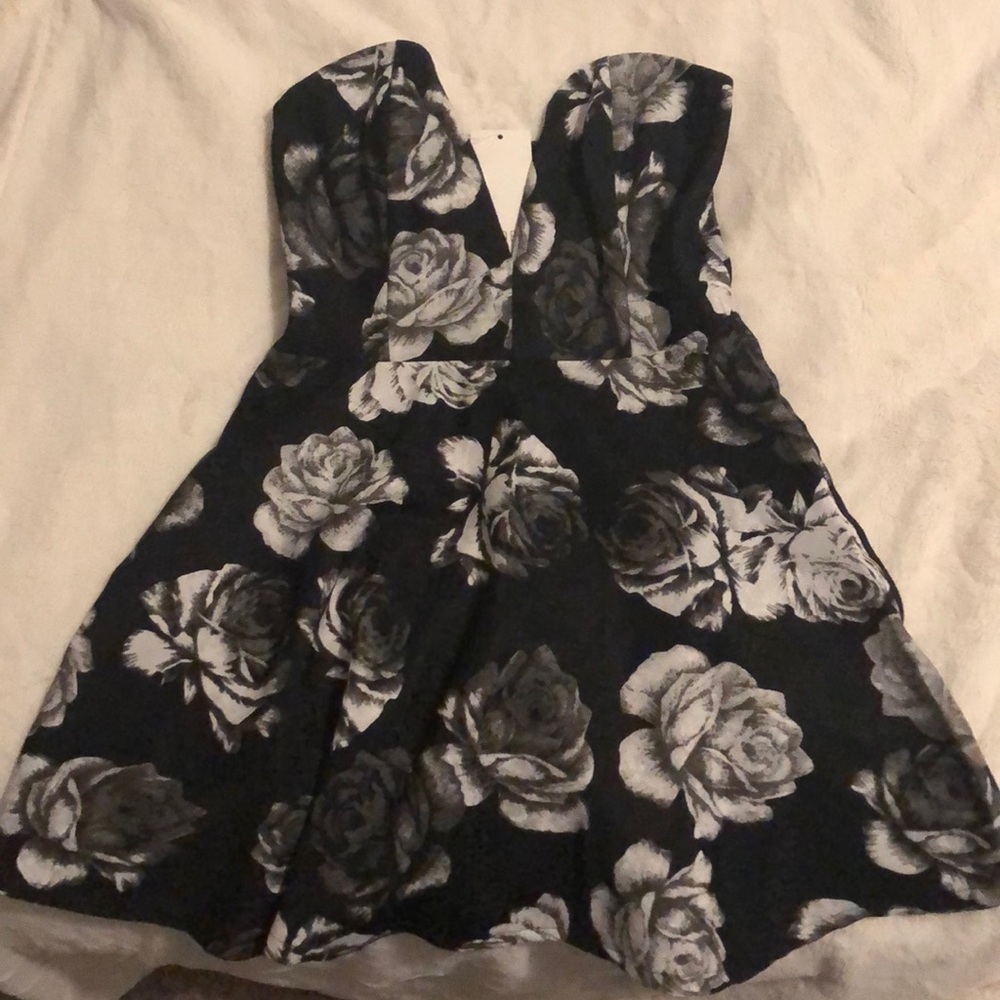 Tobi medium black and white dress